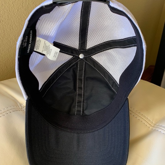 Under Armour - Picture 2 of 3